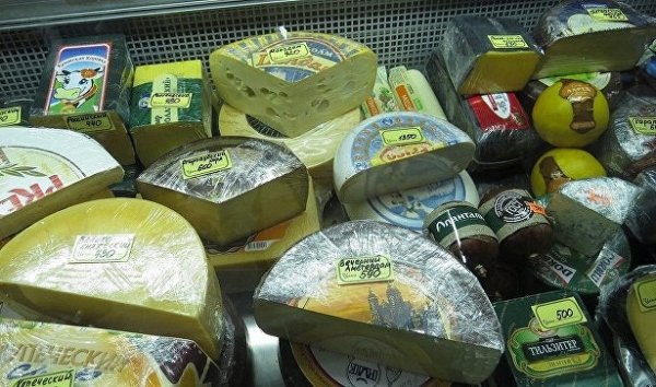 <br />
Таможенники Крыма изъяли у украинца более центнера санкционных сыров<br />
