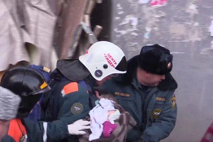 Найденного под завалами в Магнитогорске младенца эвакуируют в Москву
